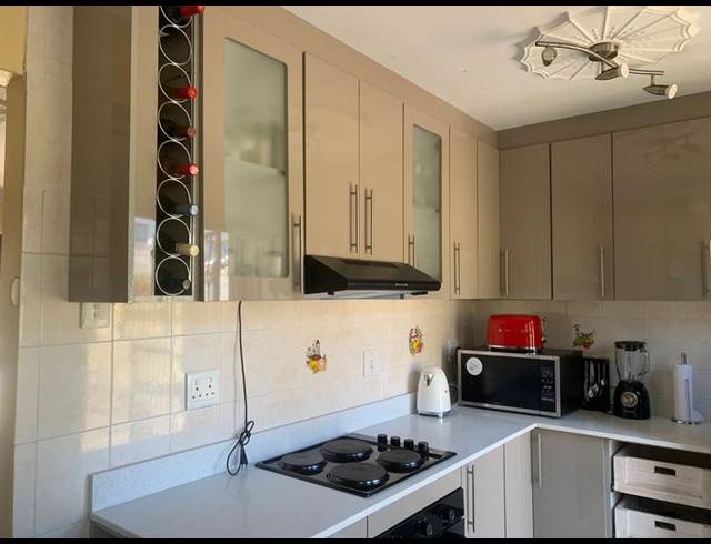 3 BEDROOM PROPERTY TO RENT IN SEA VIEW